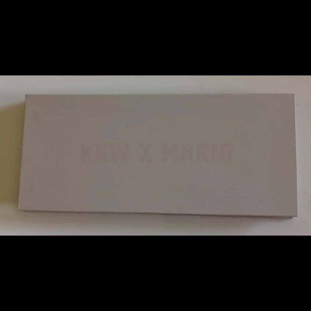 KKW x MARIO 10-Pan Eyeshadow Palette - Picture 6 of 8